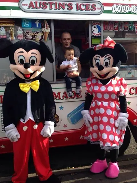 Mickey and Minnie drop by for photos